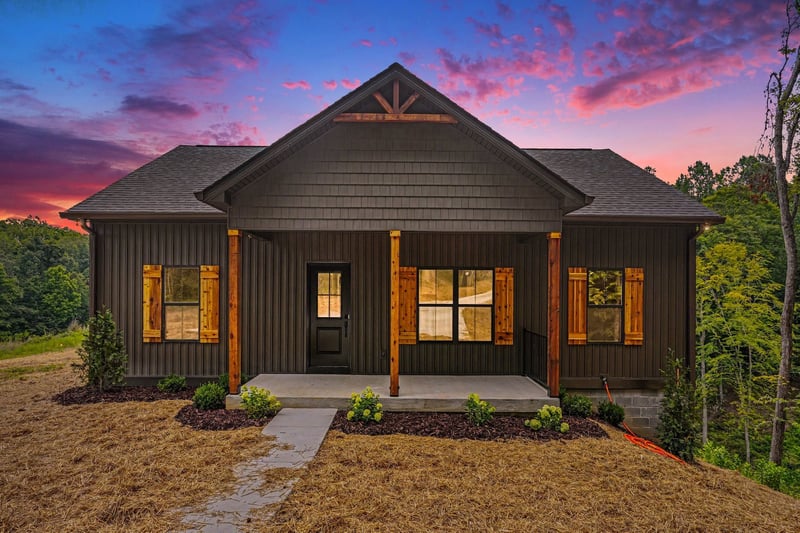 888 Pack Rd, White Bluff, TN 37187