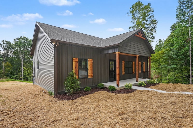 888 Pack Rd, White Bluff, TN 37187