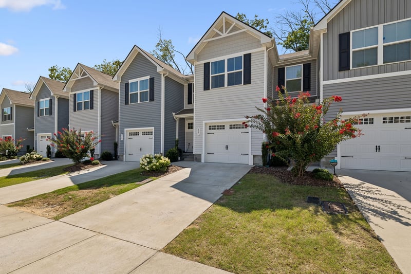 627 Woodall Ridge Dr, Lebanon, TN 37090