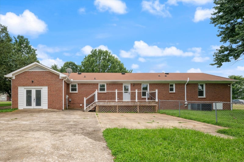 704 Redwood Cir, Columbia, TN 38401