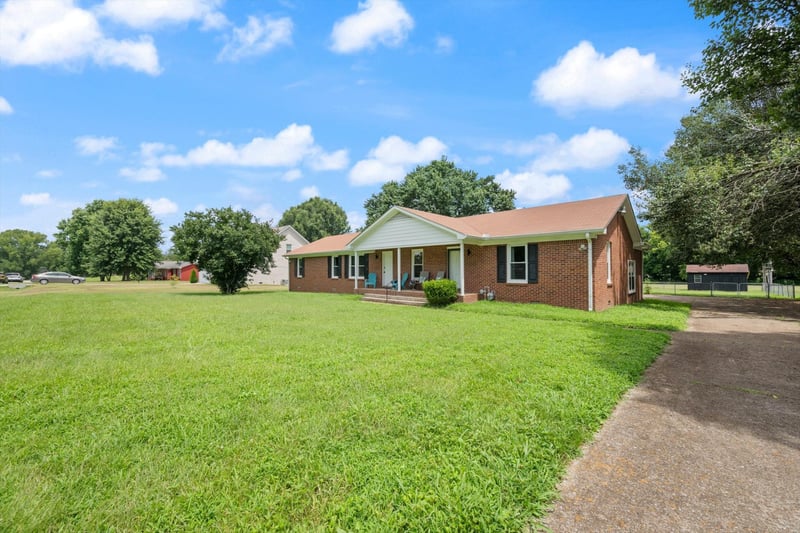 704 Redwood Cir, Columbia, TN 38401