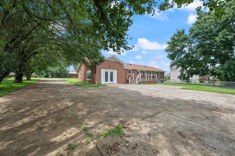 704 Redwood Cir, Columbia, TN 38401