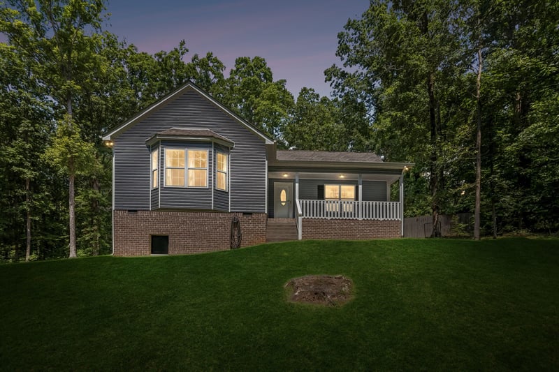 1004 Johnston Dr, White Bluff, TN 37187