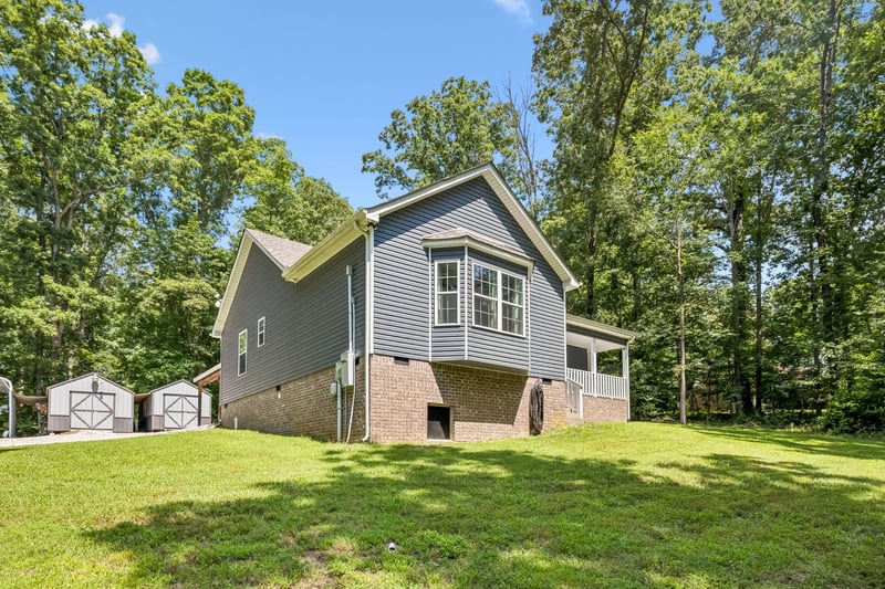 1004 Johnston Dr, White Bluff, TN 37187