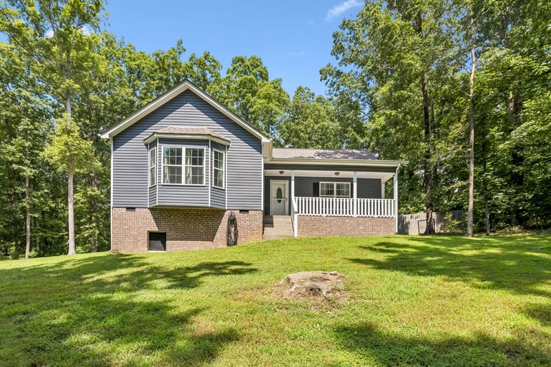 1004 Johnston Dr, White Bluff, TN 37187