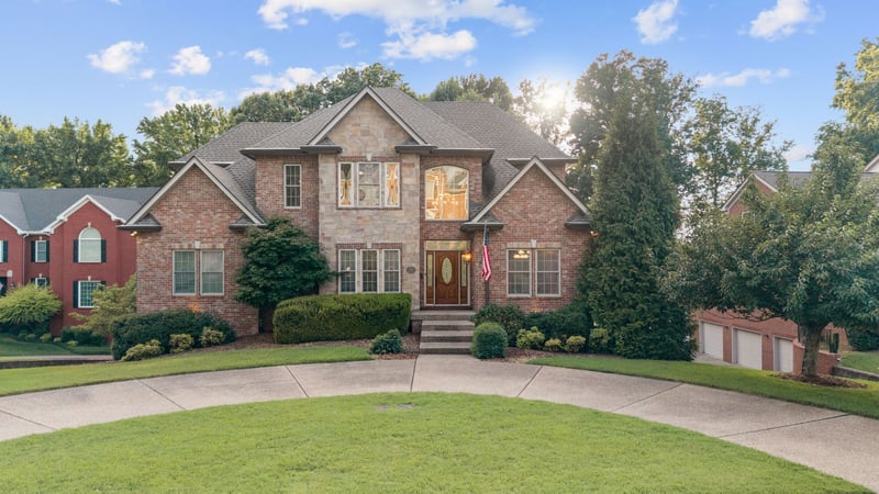 100 Lakecrest Cir, Hendersonville, TN 37075