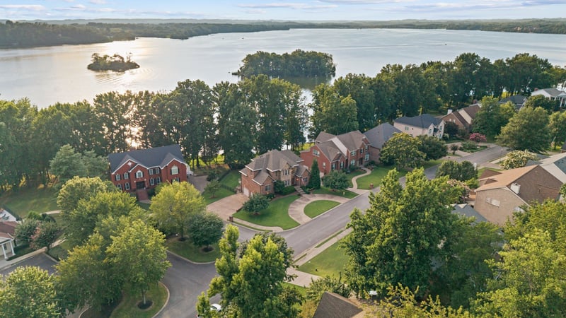 100 Lakecrest Cir, Hendersonville, TN 37075