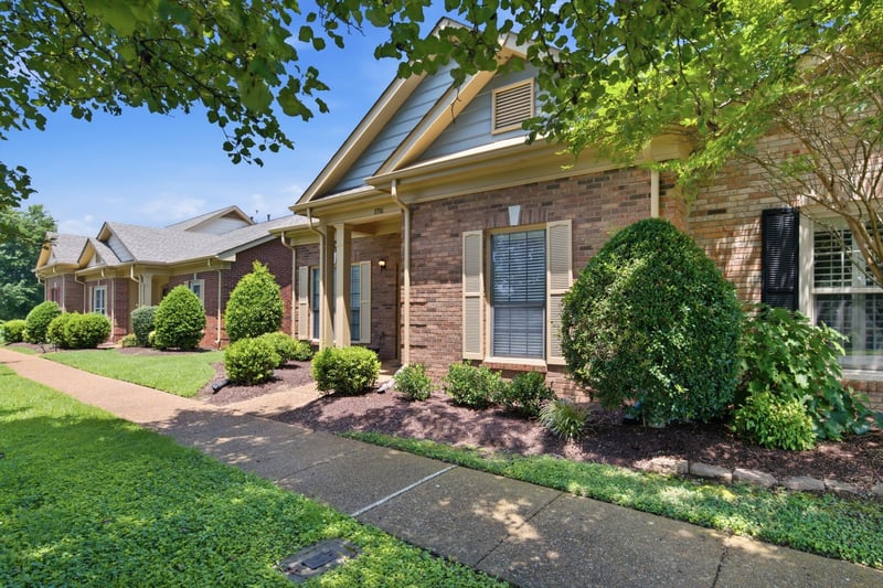 8916 Sawyer Brown Rd, Nashville, TN 37221