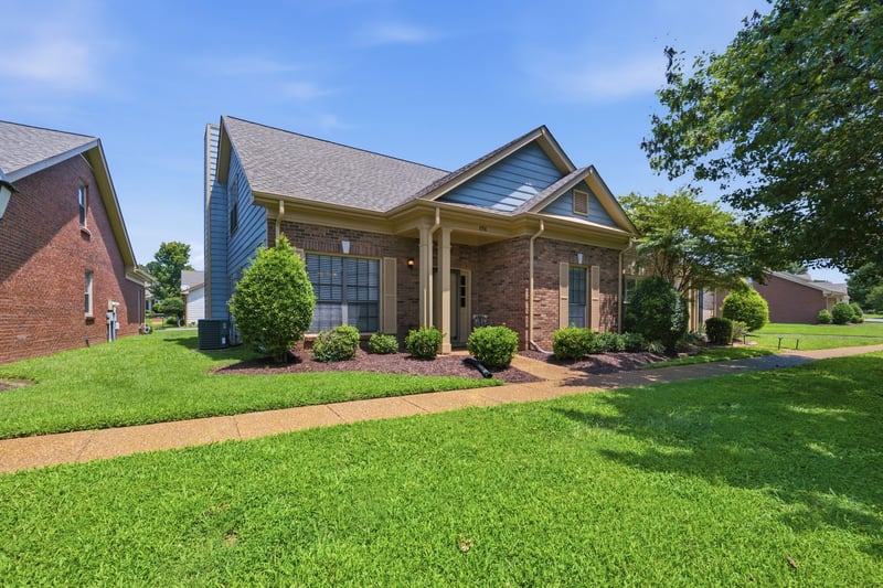 8916 Sawyer Brown Rd, Nashville, TN 37221