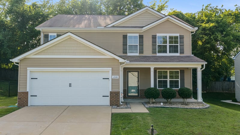 1240 Oxford Village Cv, Columbia, TN 38401