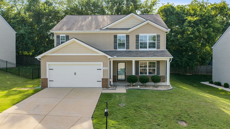 1240 Oxford Village Cv, Columbia, TN 38401