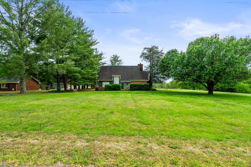 674 Lakeside Dr, Springfield, TN 37172