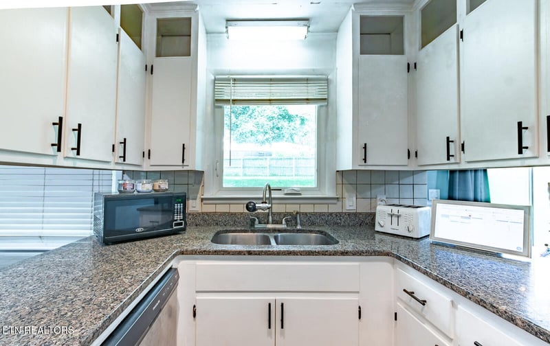 112 S Hummingbird Ln, Dickson, TN 37055