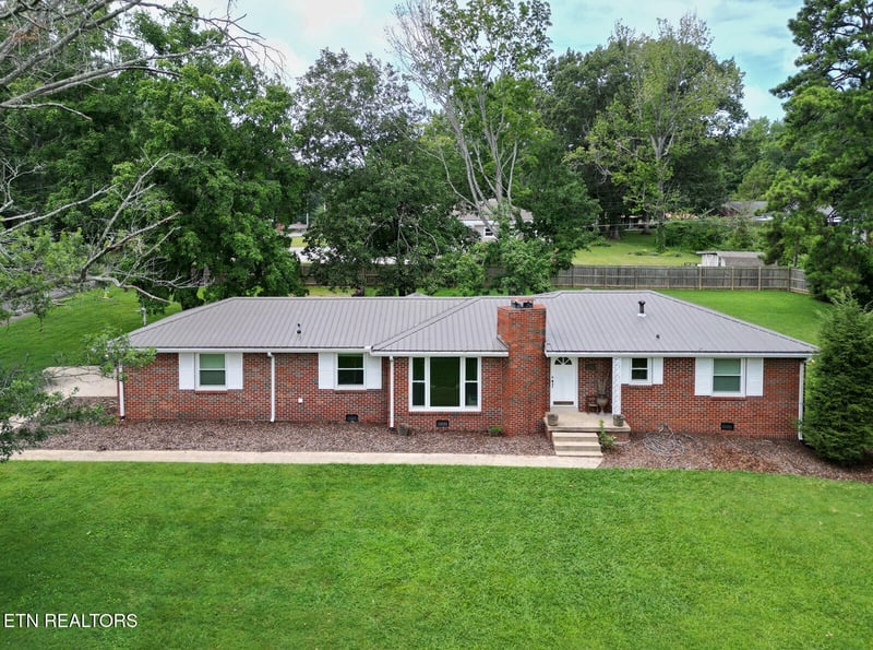 112 S Hummingbird Ln, Dickson, TN 37055