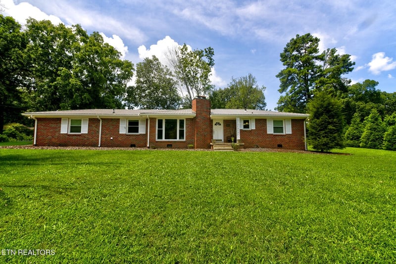112 S Hummingbird Ln, Dickson, TN 37055
