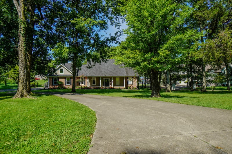 242 Lake Terrace Dr, Hendersonville, TN 37075