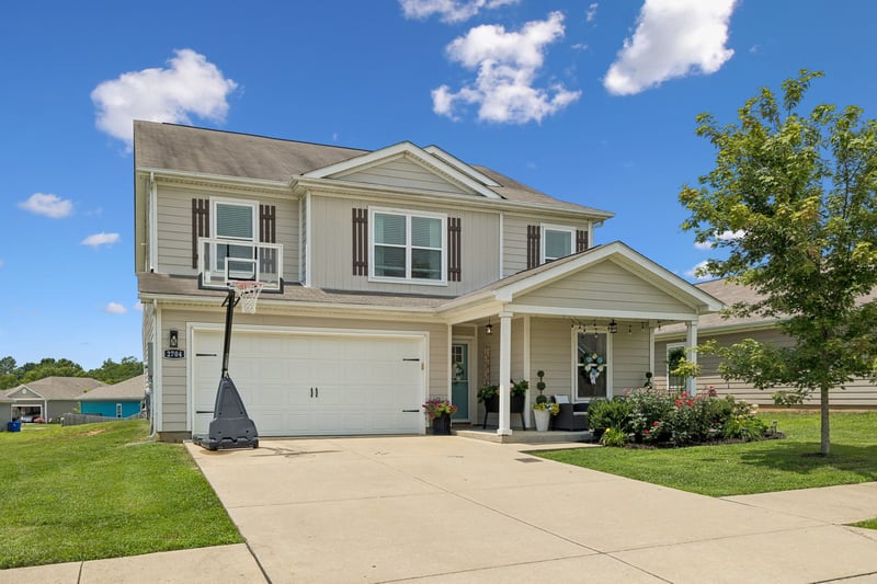 2704 Swarm Ct, Columbia, TN 38401