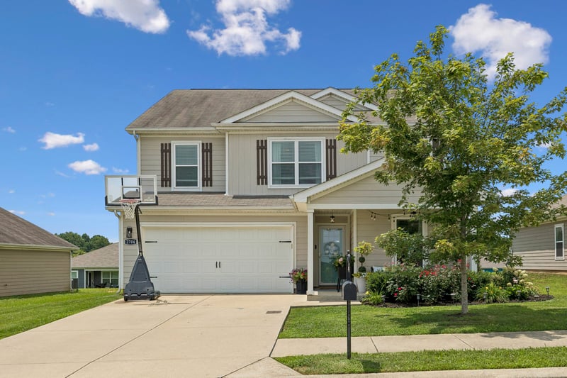 2704 Swarm Ct, Columbia, TN 38401