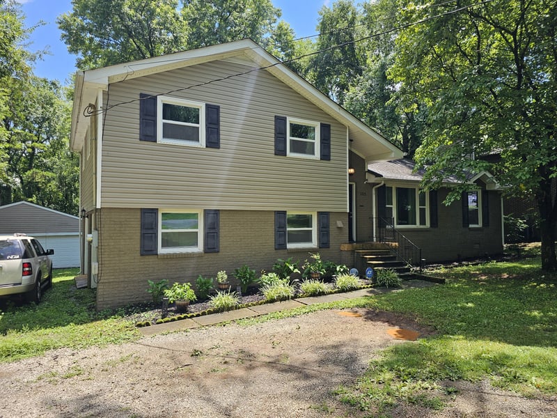 1215 Parkview Ter, Murfreesboro, TN 37130