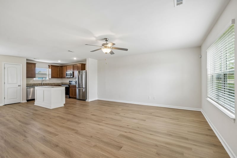 2708 Swarm Ct, Columbia, TN 38401