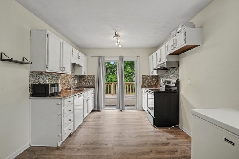 126 Five Oaks Dr, Nashville, TN 37217