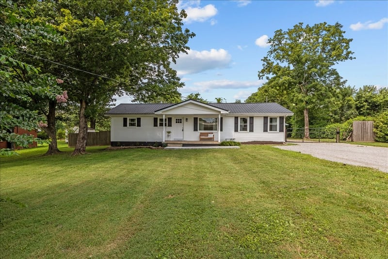 212 Oakhill Dr, Vanleer, TN 37181