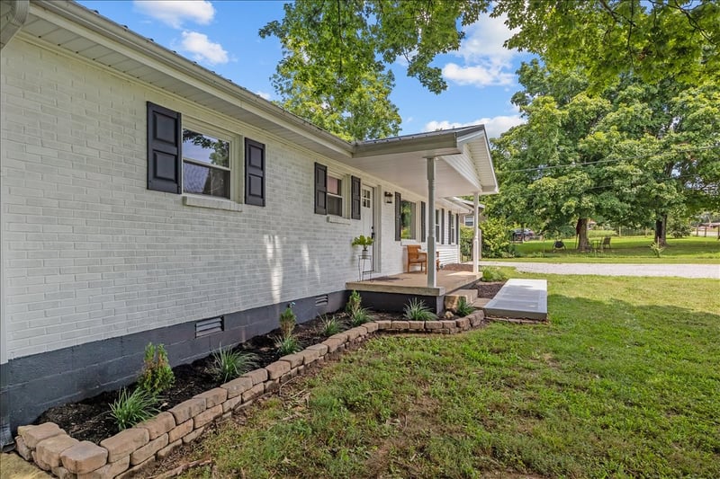 212 Oakhill Dr, Vanleer, TN 37181