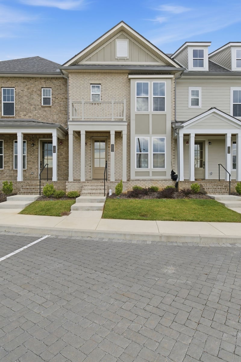 152 Nearwater Pl, Hendersonville, TN 37075