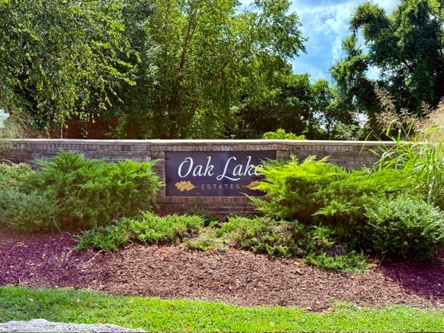 30 Oak Valley Dr, Spring Hill, TN 37174