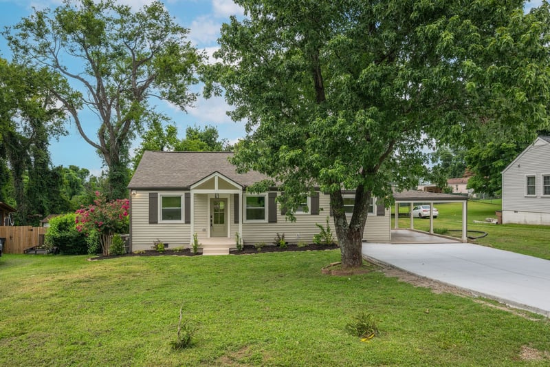 2705 Live Oak Rd, Nashville, TN 37210