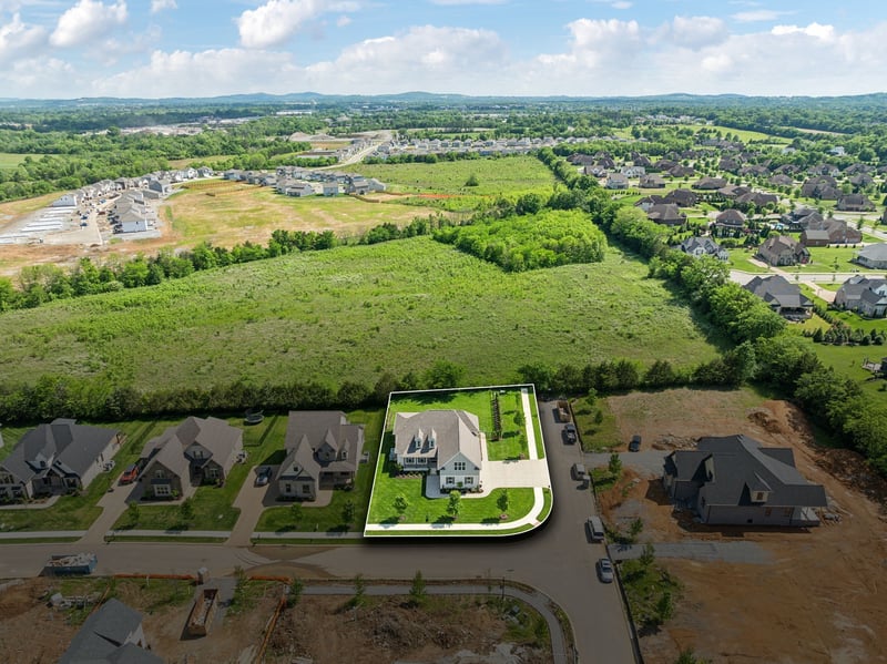 1009 Stone Creek Ln, Lebanon, TN 37087