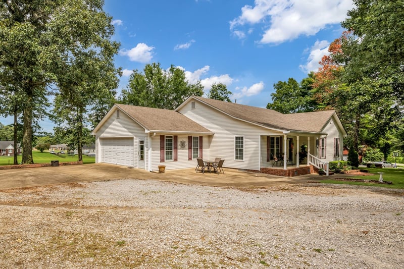 502 Bob Hollow Rd, Burns, TN 37029