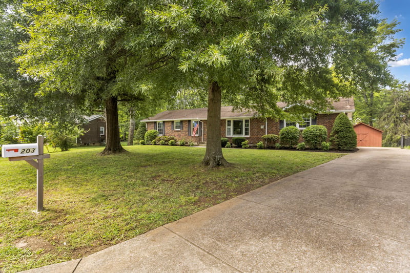 203 Southburn Dr, Hendersonville, TN 37075