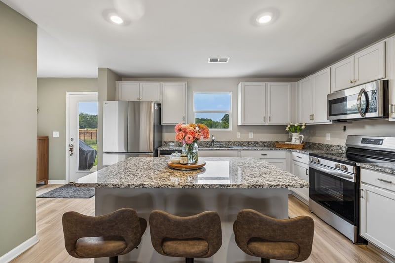 633 Cedar Brook Dr, White House, TN 37188