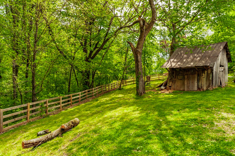 3240 Knob Creek Rd, Columbia, TN 38401