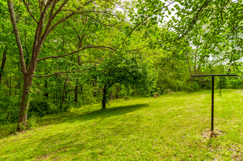 3240 Knob Creek Rd, Columbia, TN 38401
