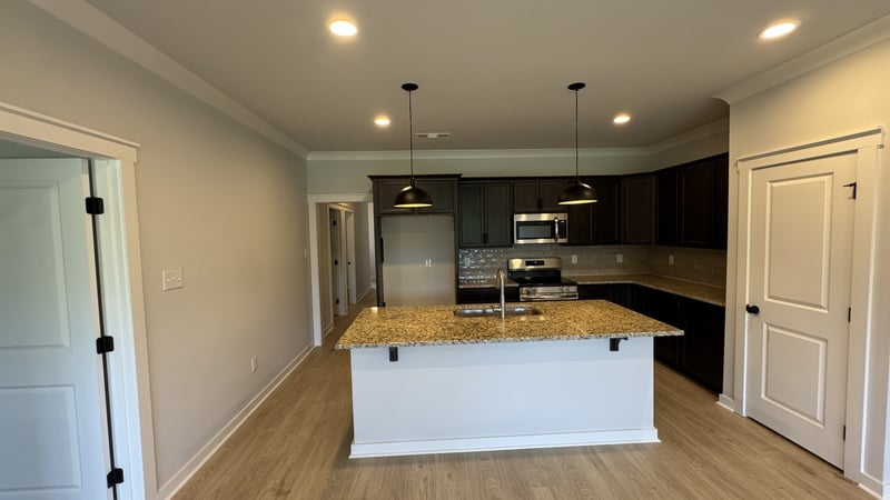 498 W Foxrun, Springfield, TN 37172