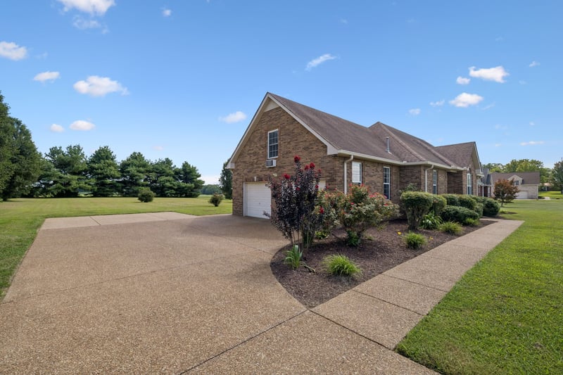 7437 Pinson Ln, White House, TN 37188