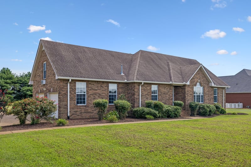 7437 Pinson Ln, White House, TN 37188