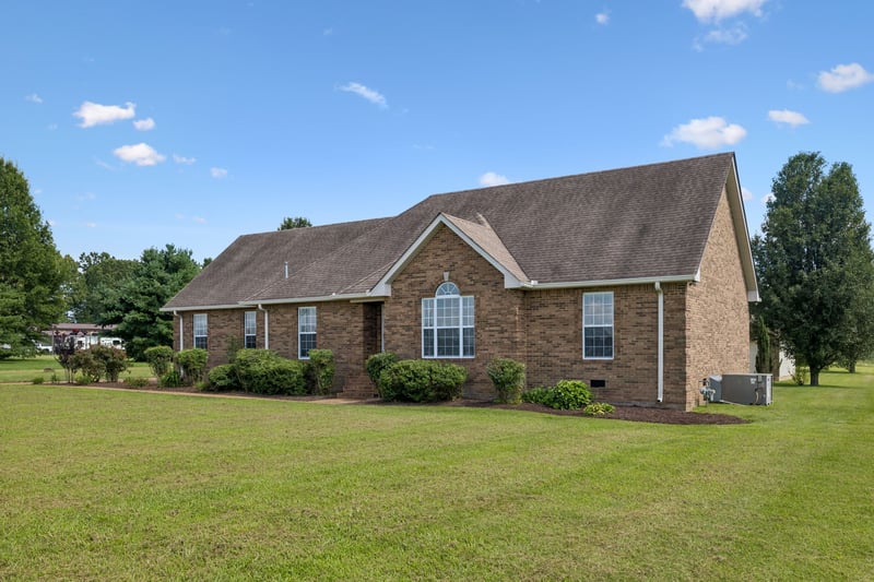 7437 Pinson Ln, White House, TN 37188