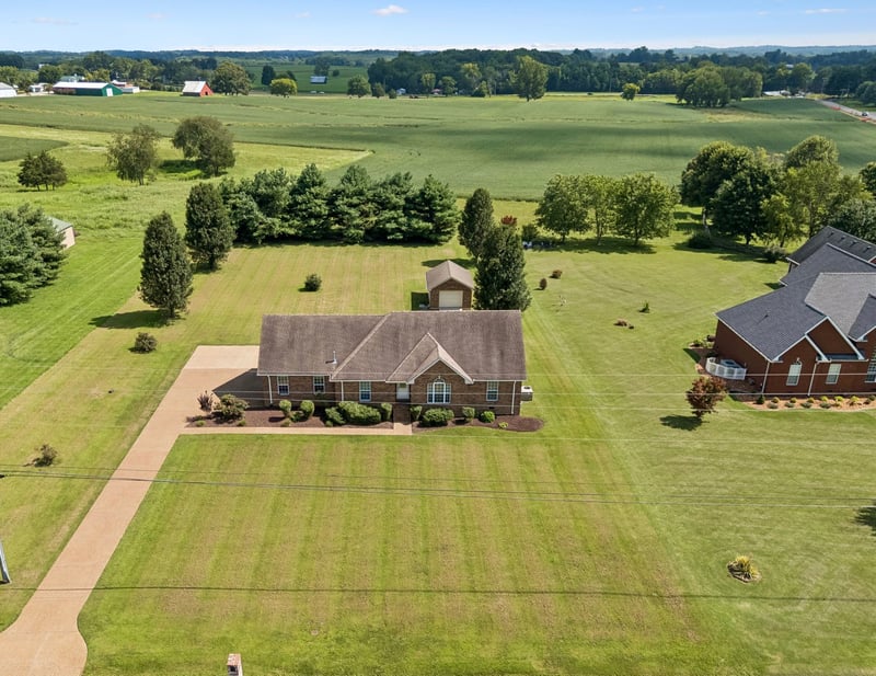 7437 Pinson Ln, White House, TN 37188
