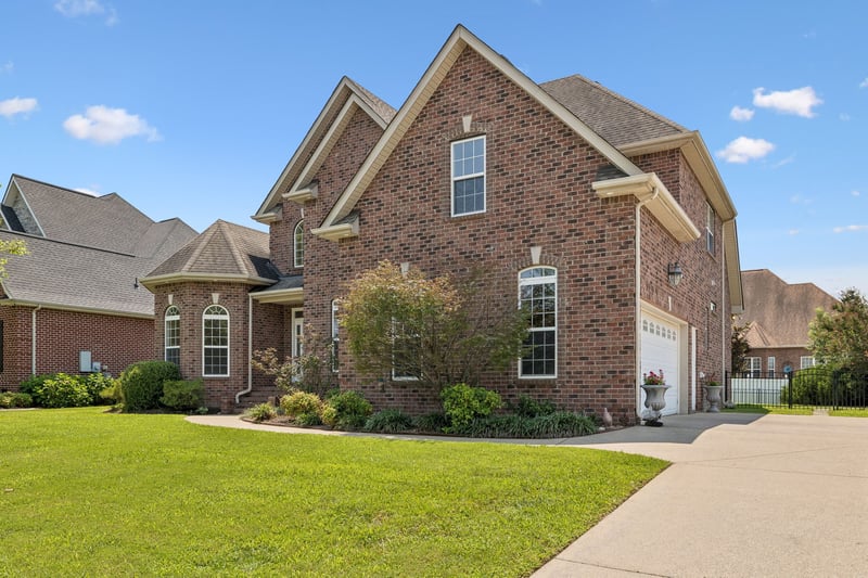 3317 Geneva Dr, Murfreesboro, TN 37128