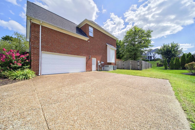 105 Cresthaven Ct, Hendersonville, TN 37075