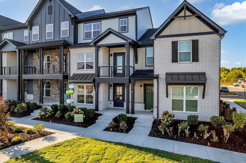 610 Granbury Pvt Dr, Hendersonville, TN 37075