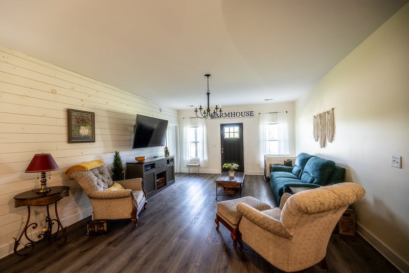 1004 Breeden Rd, Charlotte, TN 37036