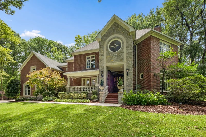 943 Oak Valley Ln, Nashville, TN 37220