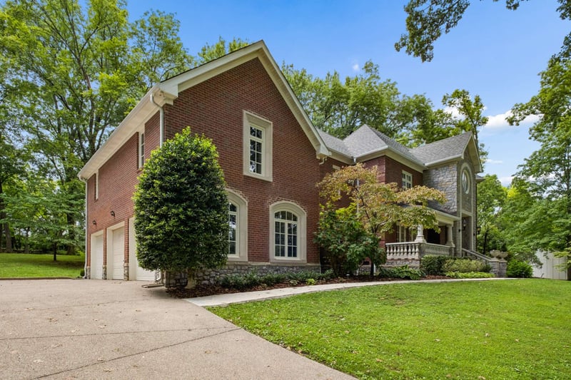 943 Oak Valley Ln, Nashville, TN 37220