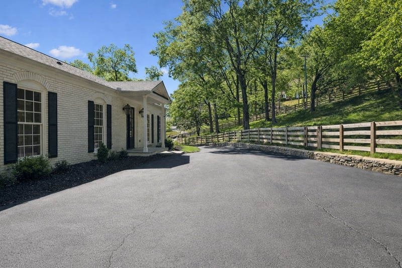5622 Hillview Dr, Brentwood, TN 37027