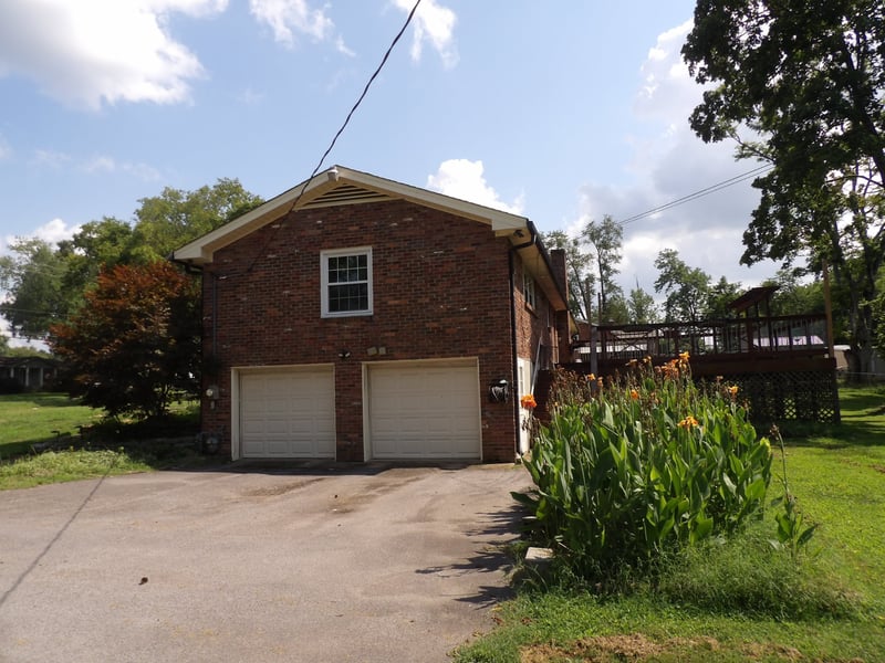 300 Indian Lake Rd, Hendersonville, TN 37075