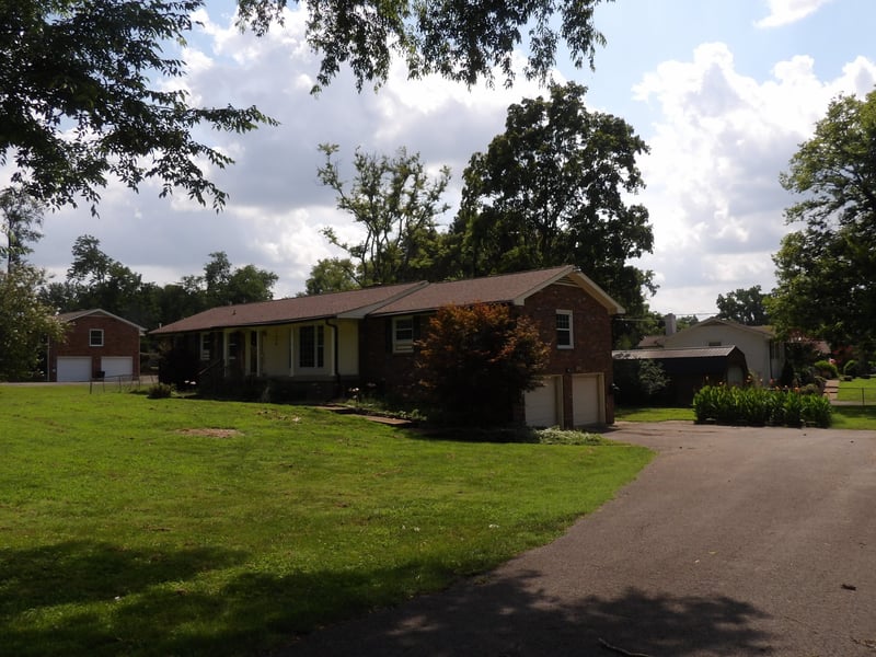 300 Indian Lake Rd, Hendersonville, TN 37075